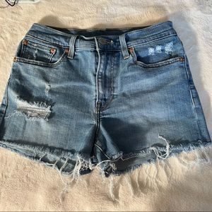 Light wash Levi’s shorts